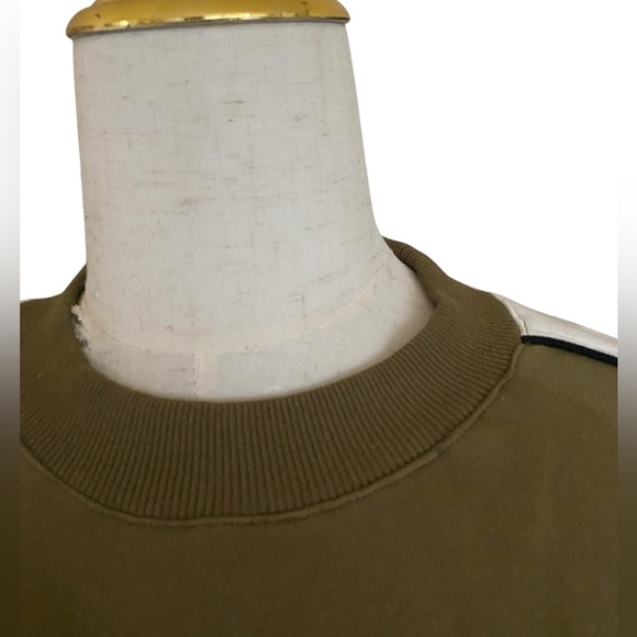ELLANDEMM Crewneck Sweatshirt White Stripes Black Star Sleeve Detail Olive Green - Picture 8 of 14